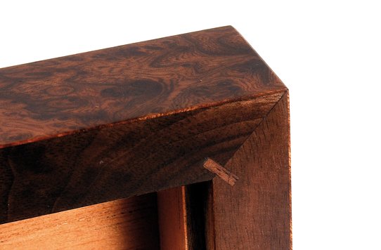HUMIDORS FEATURES